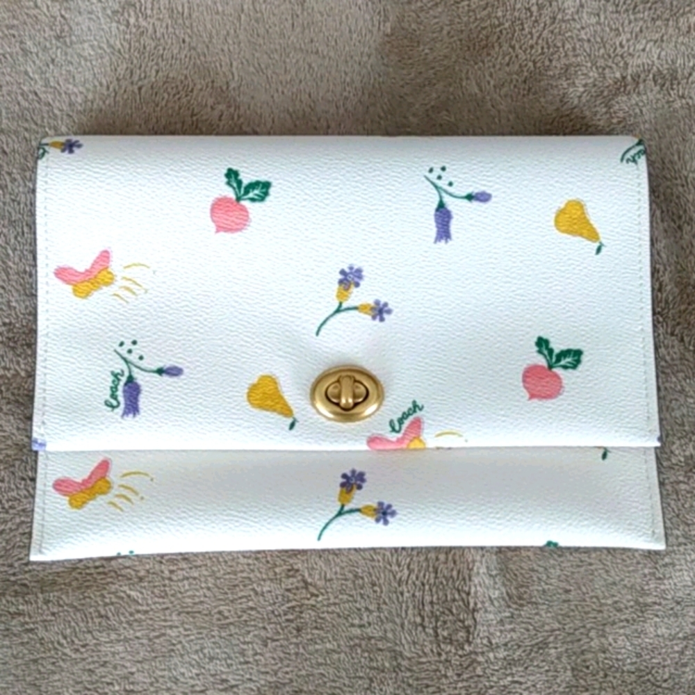 COACH Leather Clutch/Pouch